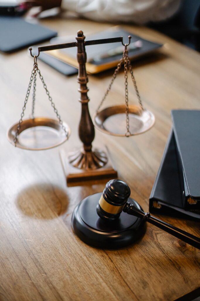 Eşi Aldatan Kişiyle Birlikte Olan Üçüncü Kişiye Tazminat Davası Eşi Aldatan Kişiyle Birlikte Olan Üçüncü Kişiye Tazminat Davası