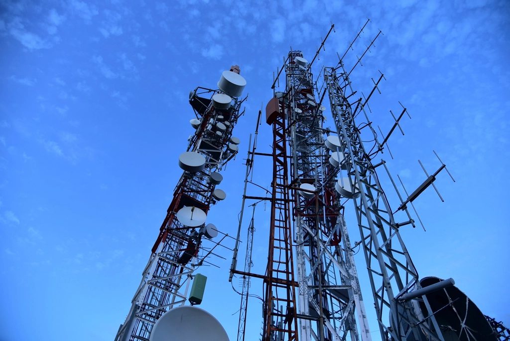 Telekomünikasyon iletişim kulesi