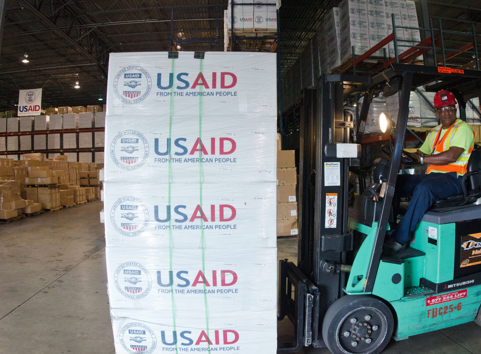 Lojistik depo ve forklift