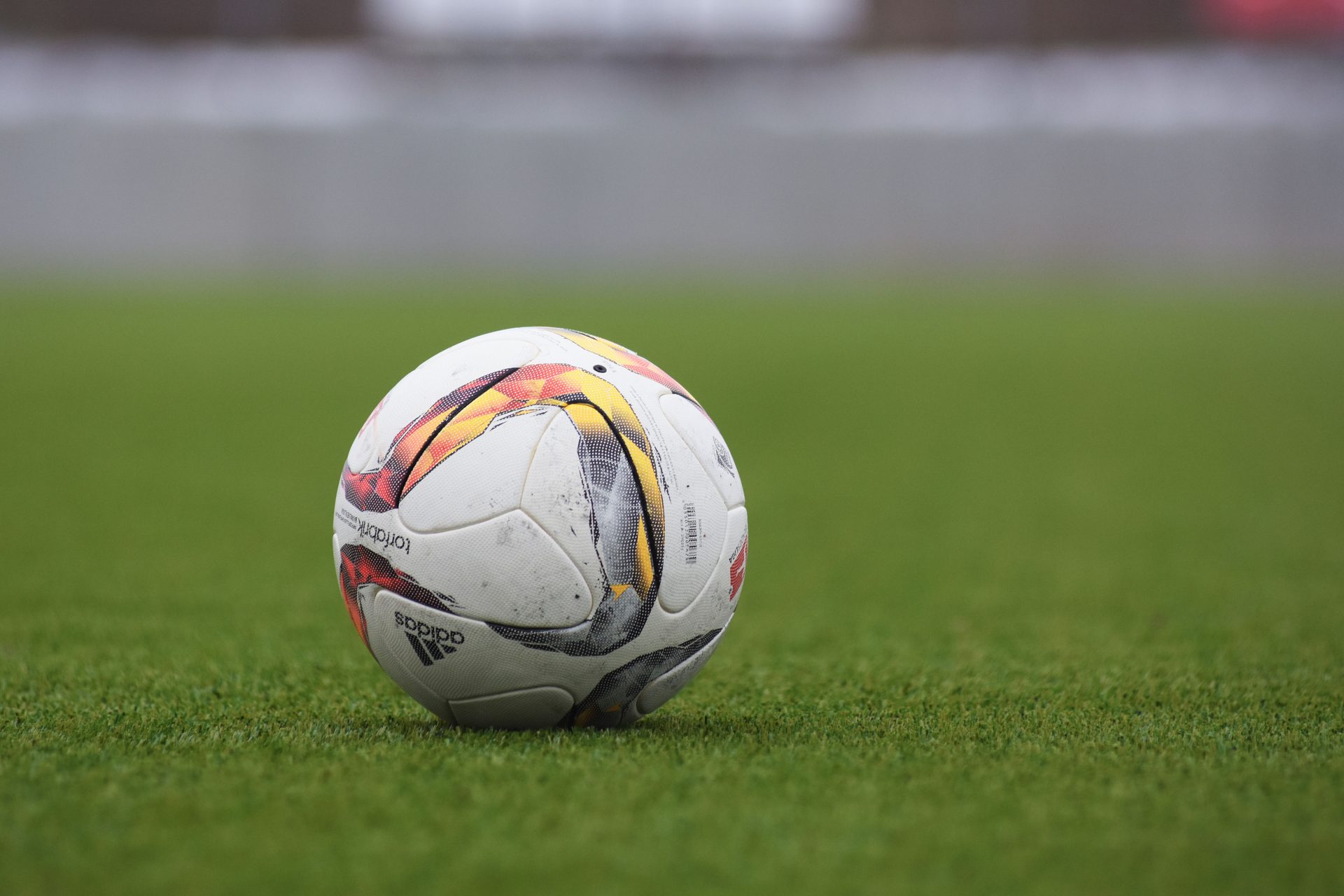 Futbol sahası ve top